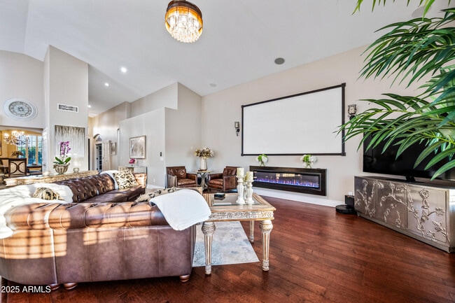 Building Photo - 1817 E Willow Tree Ct