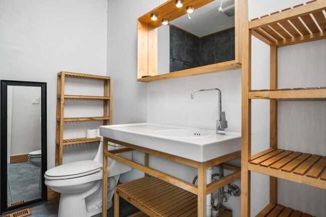 Building Photo - 2840 Peachtree Rd