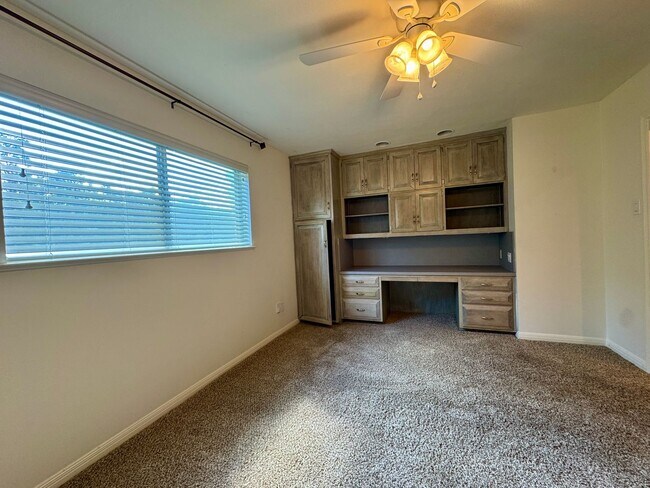 Building Photo - Single Family Home Available in Windmill Hill
