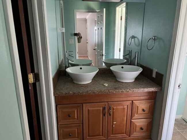 Building Photo - Four Bedroom Home on Over Half an Acre in Vandergriff School District