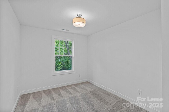 Building Photo - 1306 Moretz Ave