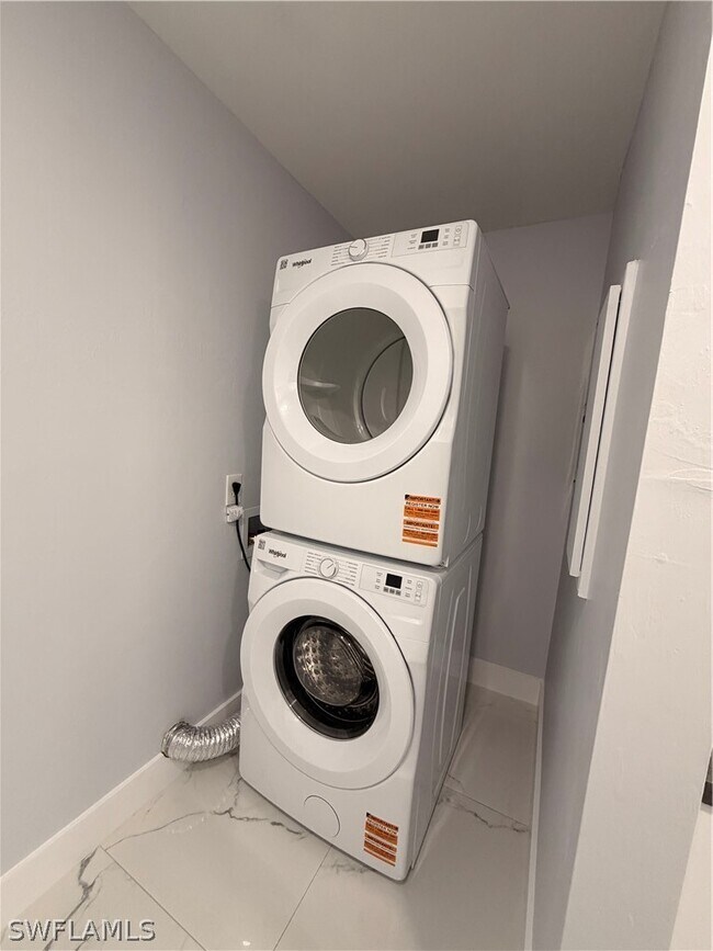 Building Photo - 3711 4th Ave NE