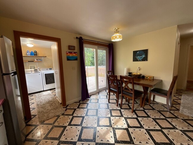 Building Photo - Great 2 Bedroom 1 Bath Home Near the Heart...