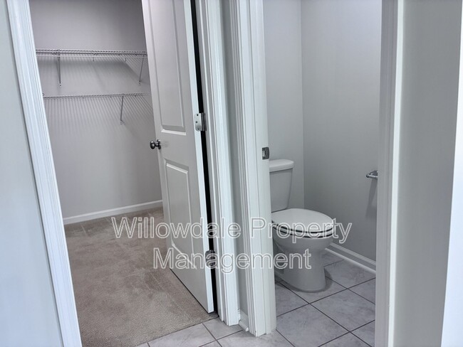 Building Photo - 1056 Midvale Ave