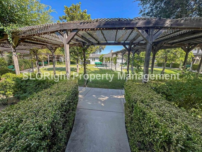 Building Photo - AVAILABLE NOW - Charming Atascadero Home - 2 Bed / 1 Bath