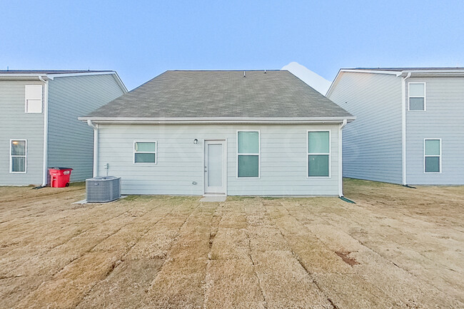 Building Photo - 102 English Oak Ln