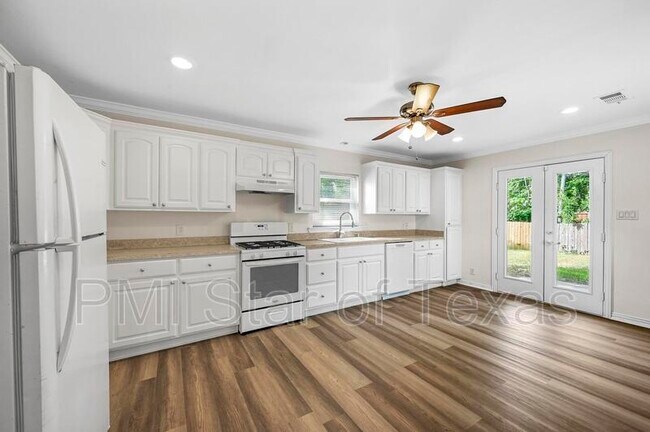 Building Photo - 1321 Casa Vale Dr
