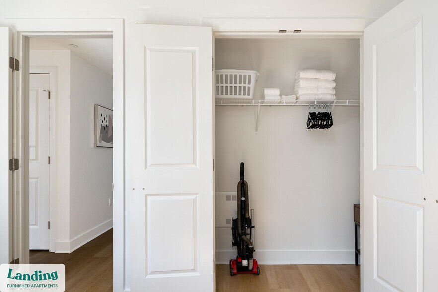 Building Photo - 933 McGee St