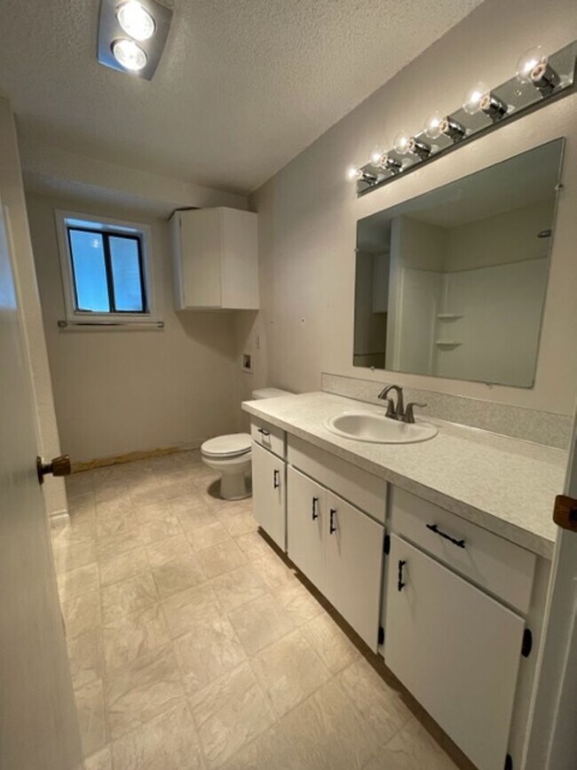 Building Photo - Welcome Home! Charming 2BR Townhome in Lewiston’s Orchards Area