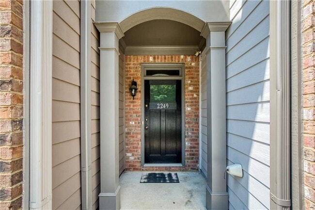 Building Photo - 2249 Knoxhill View