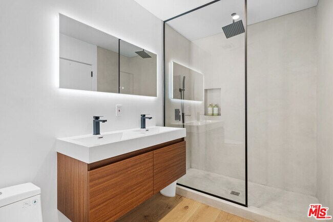 Building Photo - 23812 Malibu Crest Dr