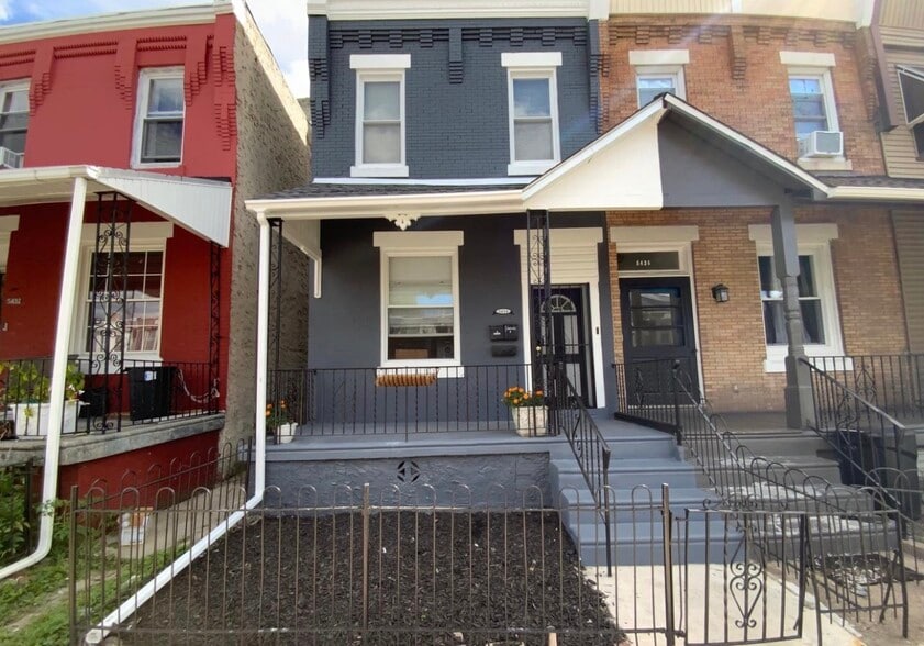 Building Photo - 5434 Westminster Ave