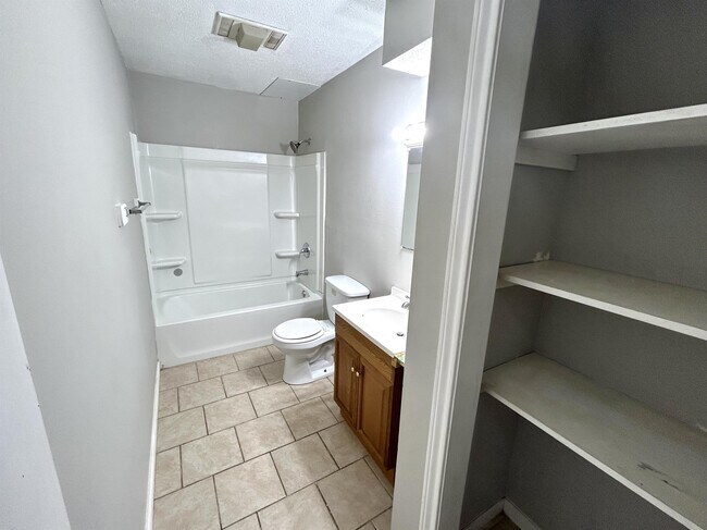 Building Photo - 1924 Tusa Dr