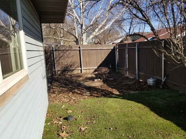 Building Photo - 510 S Phillippi St