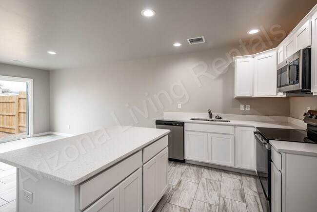 Building Photo - 2185 E Butler Ave