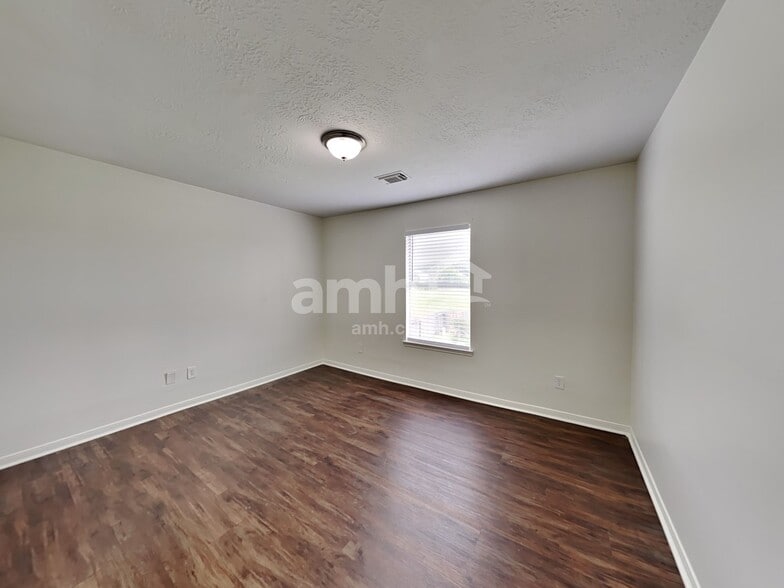 Building Photo - 9423 Eaglewood Spring Dr