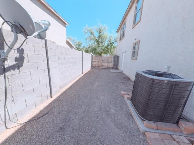 Building Photo - 1930 E 37th Ave