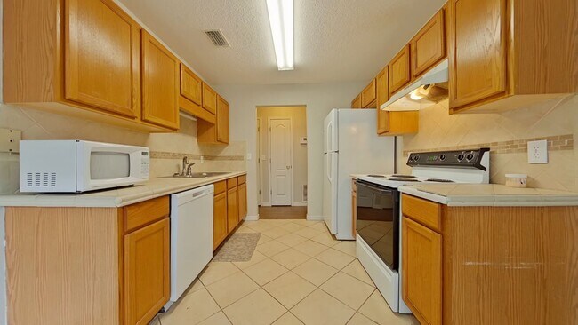 Building Photo - 113 Oakhill Ave
