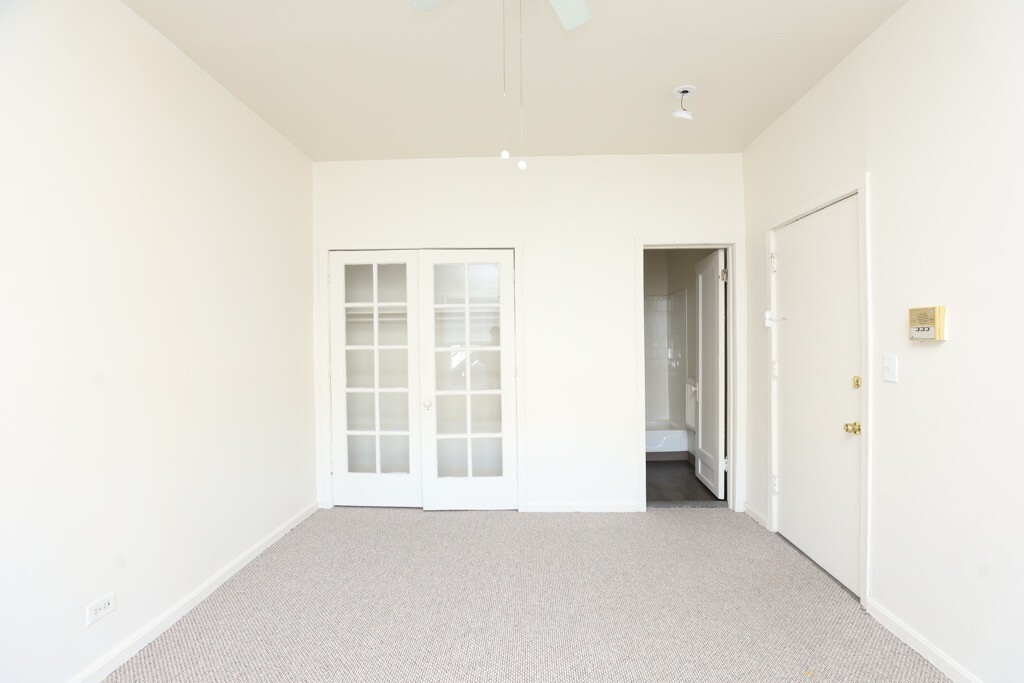 Building Photo - 3957 W Irving Park Rd