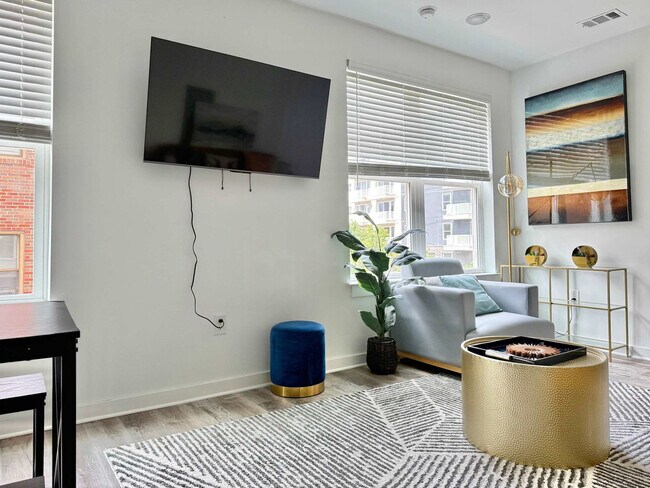 Building Photo - 542 Boulevard NE