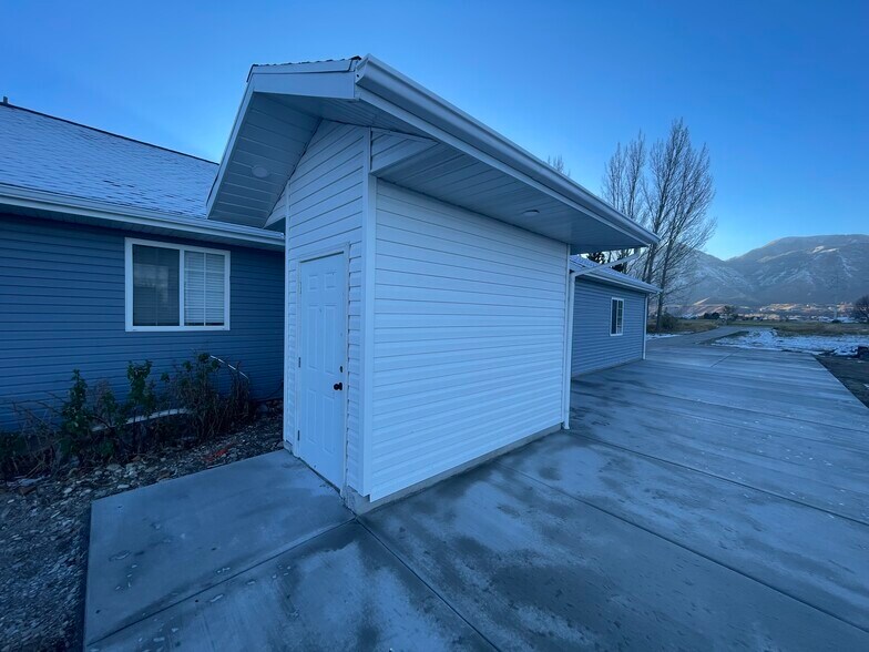 Building Photo - 3331 E 700 S