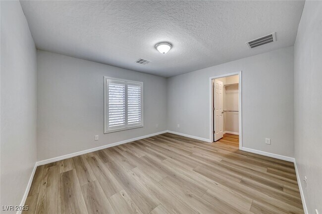 Building Photo - 259 Oakbrook Ridge Ave