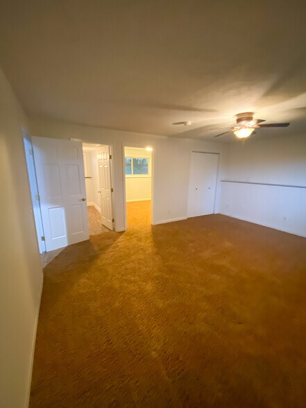 Building Photo - 925 Manzanal St NE