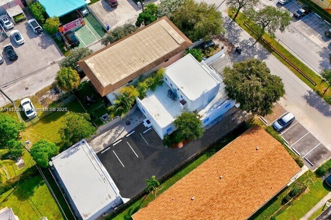 Building Photo - 505 SE 20th St