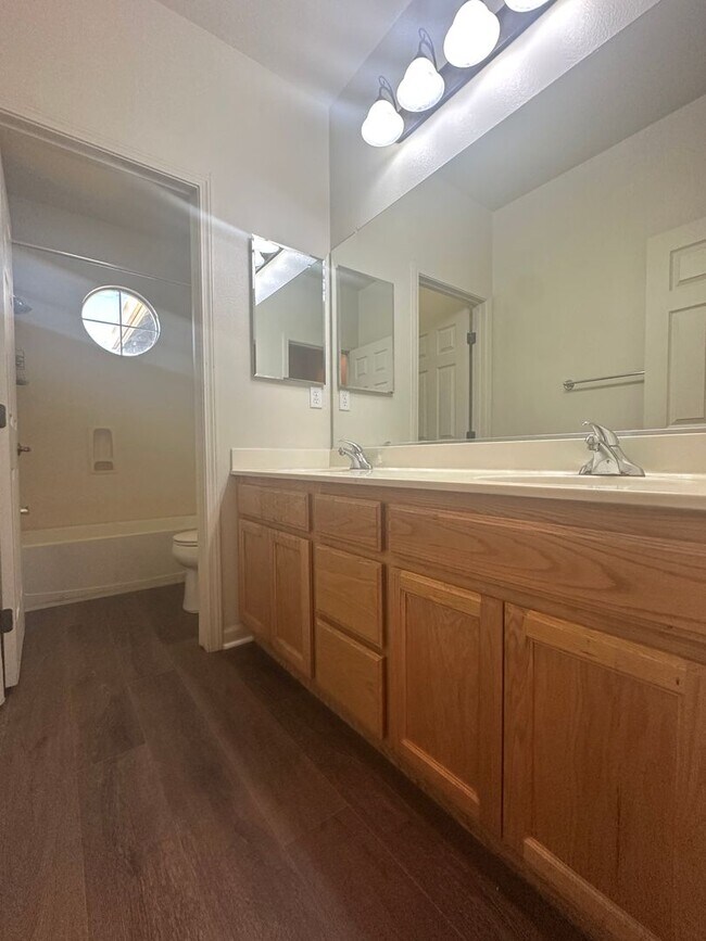 Building Photo - Reduced Price! Spacious 5 Bed, 3 Bath home...