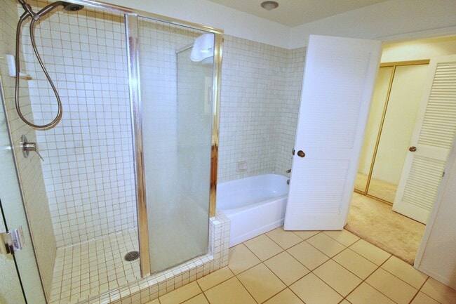 Building Photo - GRAND CHAMPIONS CONDO 2 bed/2bath Furnished -$3700-1 Year Minimum Term