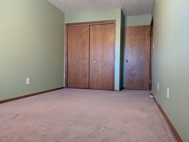 Building Photo - 3-Bedroom Tri-Level Home in Hillcrest