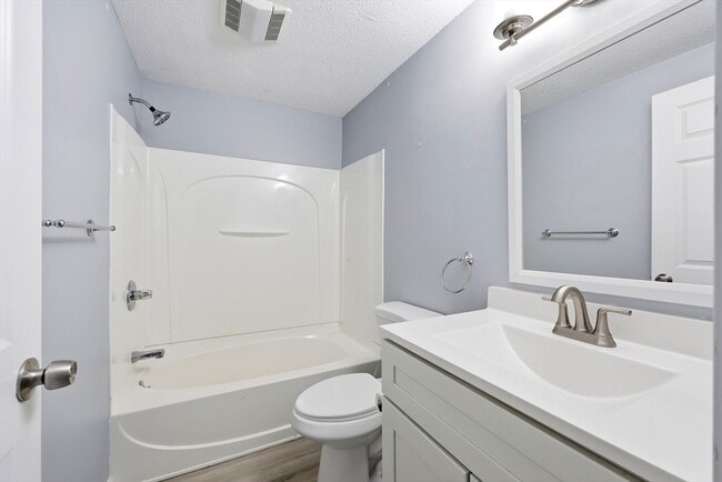 Building Photo - 8 Maple Crest Cir