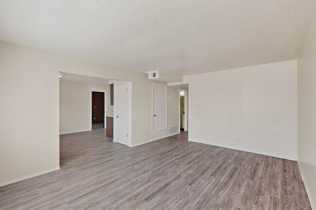Building Photo - NE House 3/bd 1.75/ba 1/cg