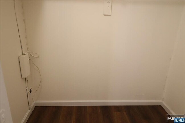 Building Photo - 1600 Center St