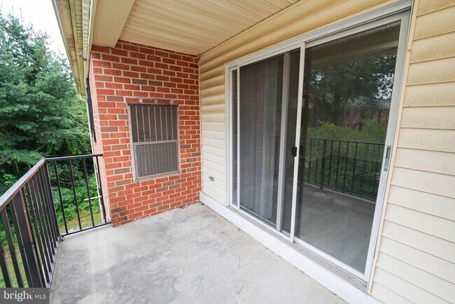 Building Photo - 802 College Ln
