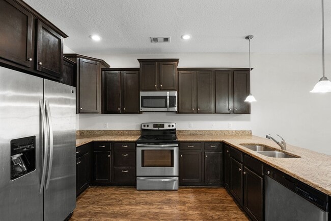 Building Photo - 102 Ledbury Cove