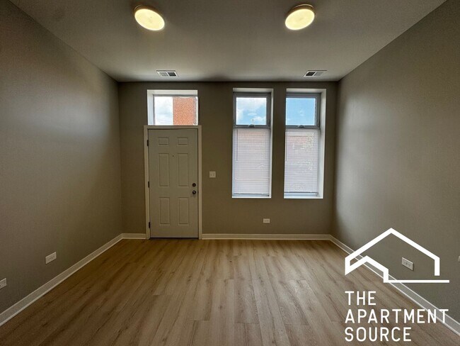 Building Photo - 4007 W School St