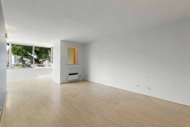 Building Photo - The Barclay 2bd/2ba/1pkg