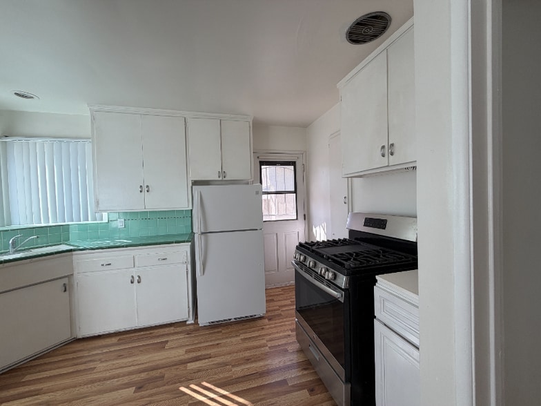 Building Photo - 128 W Rosslynn Ave