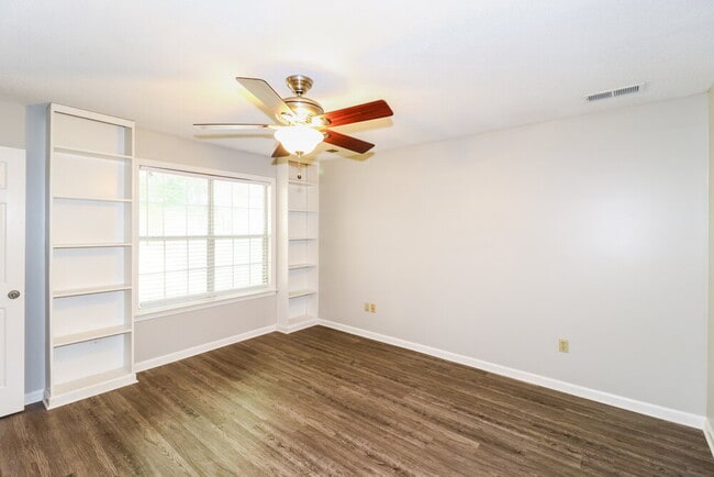 Building Photo - 594 E Ashley Glen Cir