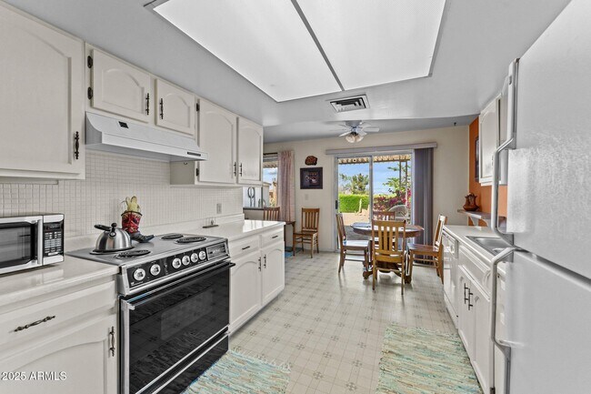 Building Photo - 2180 W Val Vista Dr