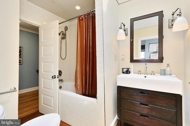 Building Photo - 1724 E St NE