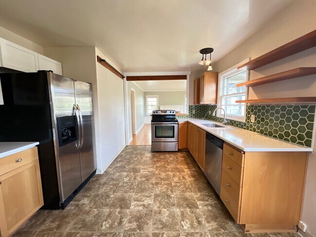 Building Photo - 4643 NE 38th Ave