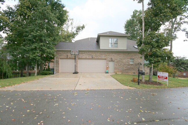 Building Photo - 27 Carriage Hill