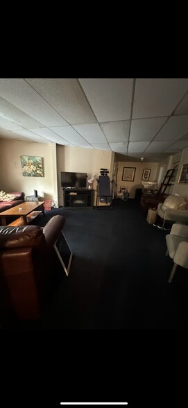 Building Photo - 420 Medford St