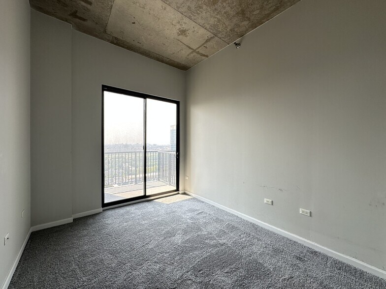 Building Photo - 1464 S Michigan Ave