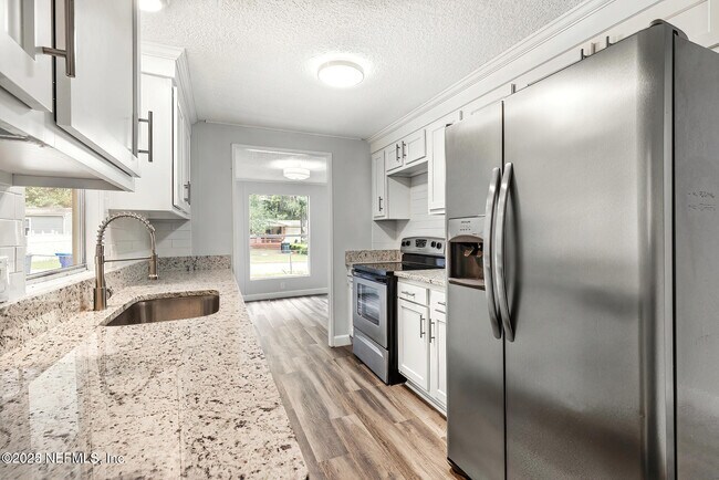 Building Photo - 1104 Harmony Dr N