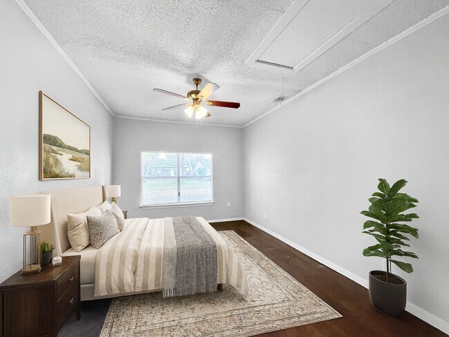 Building Photo - 4-Bedroom, 1 Bath  Single Family for Rent in Mesquite, TX | Great Backyard & Modern Kitchen