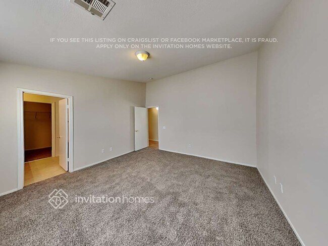 Building Photo - 5912 Trumbull St