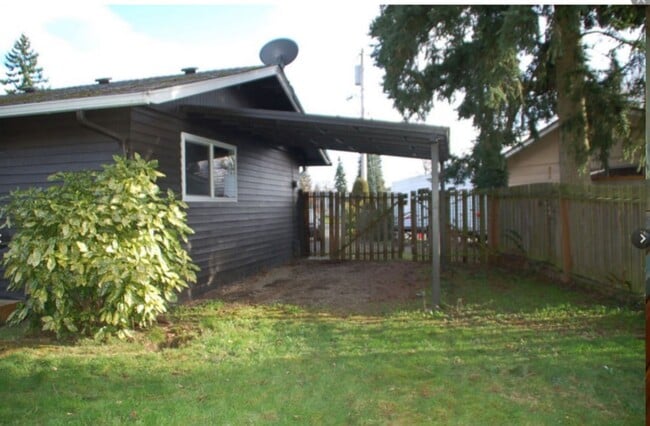 Building Photo - Truly adorable and private 3 bed rambler in great neighborhood in the heart of Kent.